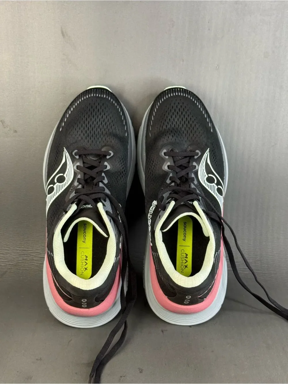 Saucony Women's Guide 19 running athletic sneaker shoes size 11